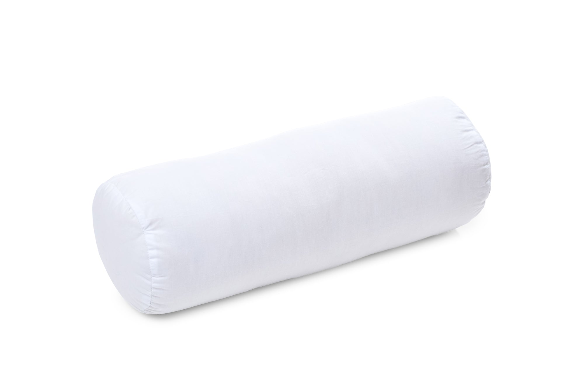 Die Knierolle zum Schlafen von Wool-LIne auf weißem Untergrund. Der sanfte Bio-Baumwollbezug spannt sich flexibel über das Futter aus Schafschurwolle.