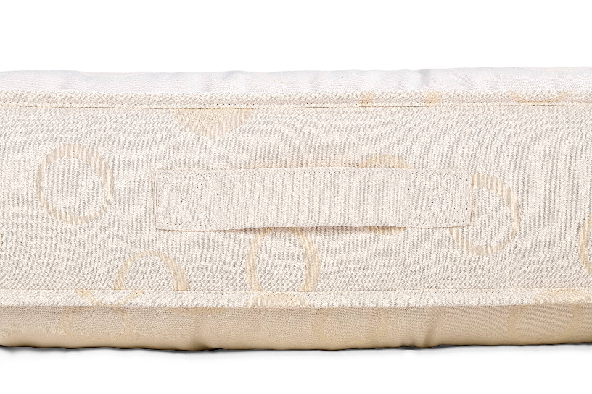 Unser praktischer Haltegriff an der Außenseite der Wollmatratze. 